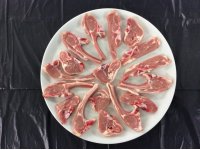 cabrit - costelles i mitjanes 13-18 unitats per safata de 0.220-0.300 kg.